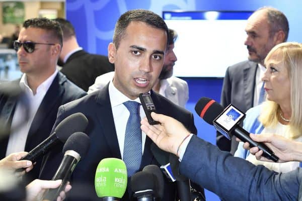 Il ministro del Lavoro Luigi Di Maio parla con i giornalisti durante la visita al MICAM, il salone internazionale leader del settore calzaturiero. Rho, 17 Settembre 2018. ANSA/FLAVIO LO SCALZO