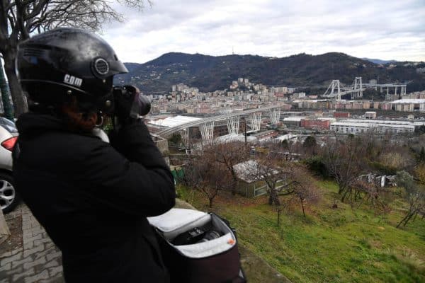 Una veduta generale di ponte Morandi, fotografato in occasione della prima demolizione propedeutica alla preparazione dei cantieri per lo smontaggio del moncone ovest. Genova, 20 dicembre 2018. ANSA/LUCA ZENNARO