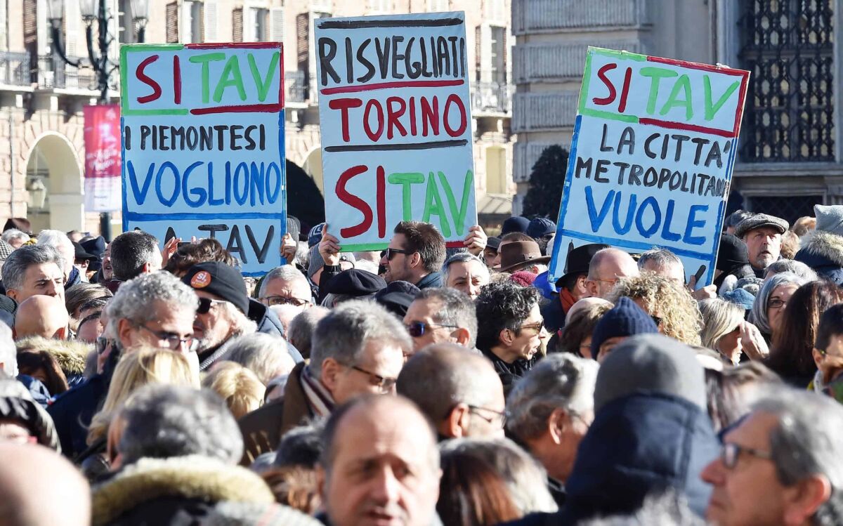 Flash Mob SI TAV in Piazza Castello, Torino, 12 gennaio 2019 ANSA/ ALESSANDRO DI MARCO