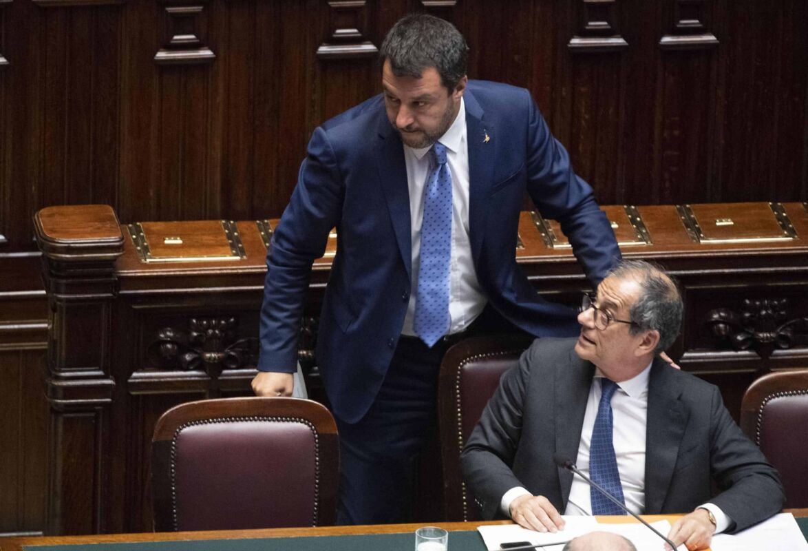 I ministri dell'Interno, Matteo Salvini, e dell'Economia e delle Finanze, Giovanni Tria (D), nel corso del question time a Montecitorio, Roma, 12 giugno 2019.   ANSA/MAURIZIO BRAMBATTI