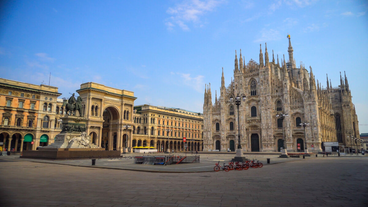 Milan,,Italy,-,March,25,,2020:,Empty,Square,In,Front
