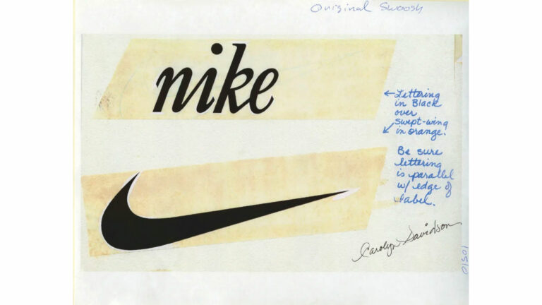 Il logo originale di Nike disegnato nel 1971 da Carolyn Davidson, una studentessa di grafica alla Portland State University