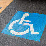 trasporti parcheggio disabili strisce gialle