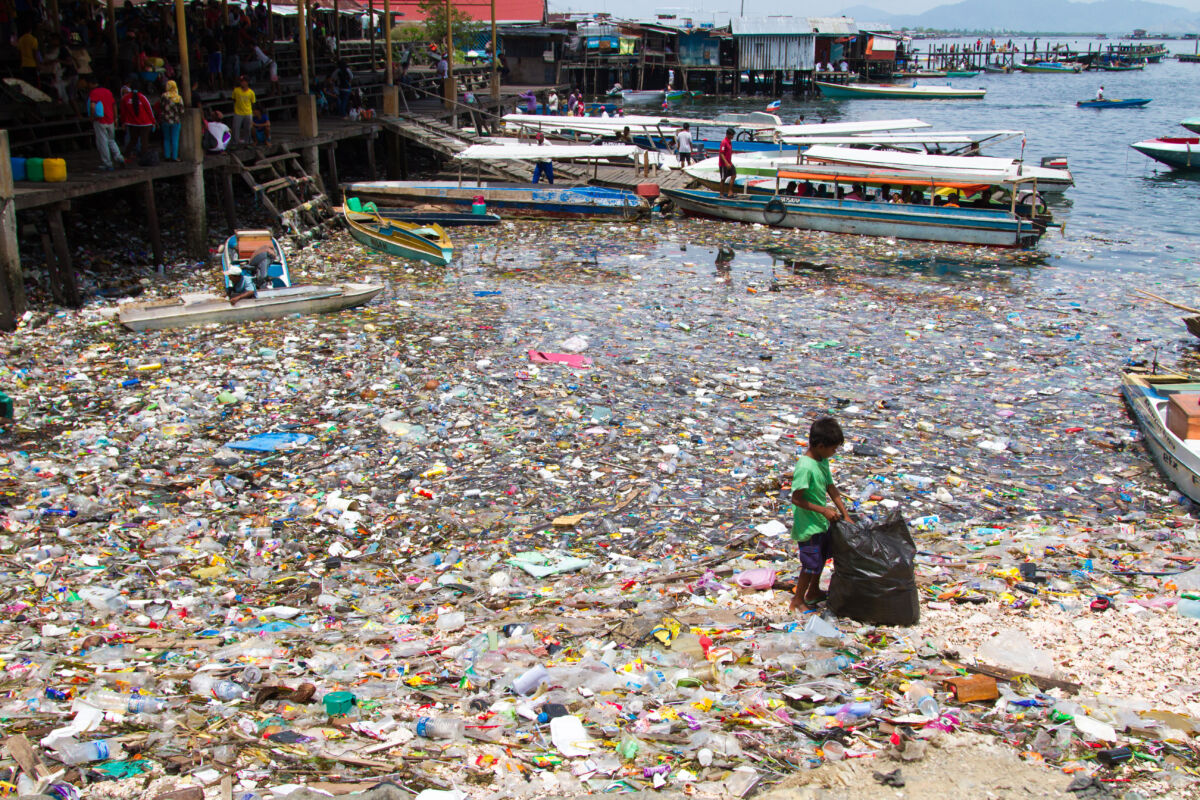Semporna,,Sabah,-,Malaysia,,Circa,February,2015:,Children,Collecting,Plastic