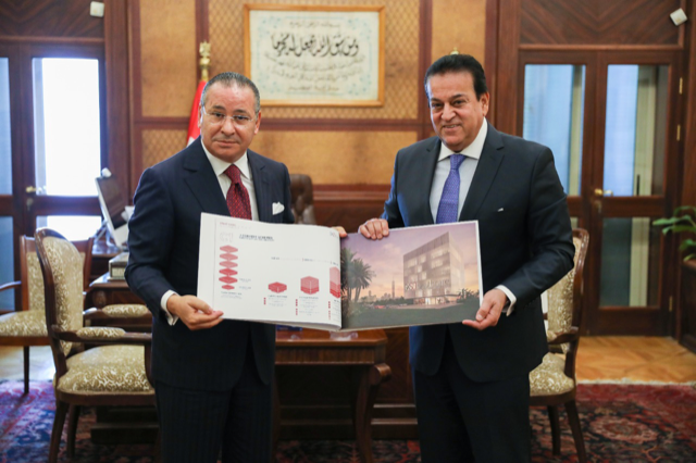 Da sinistra Kamel Ghribi e Khaled Abdel Ghaffar, Ministro della Salute egiziano