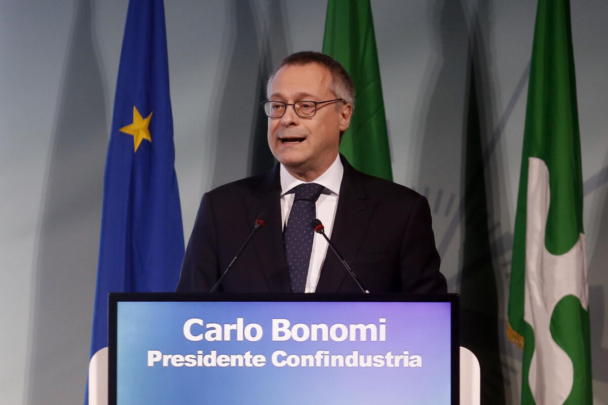Il Presidente di Confindustria Carlo Bonomi all'evento "Lombardia 2030" all'Hangar Bicocca a Milano, 28 novembre 2022.ANSA/MOURAD BALTI TOUATI