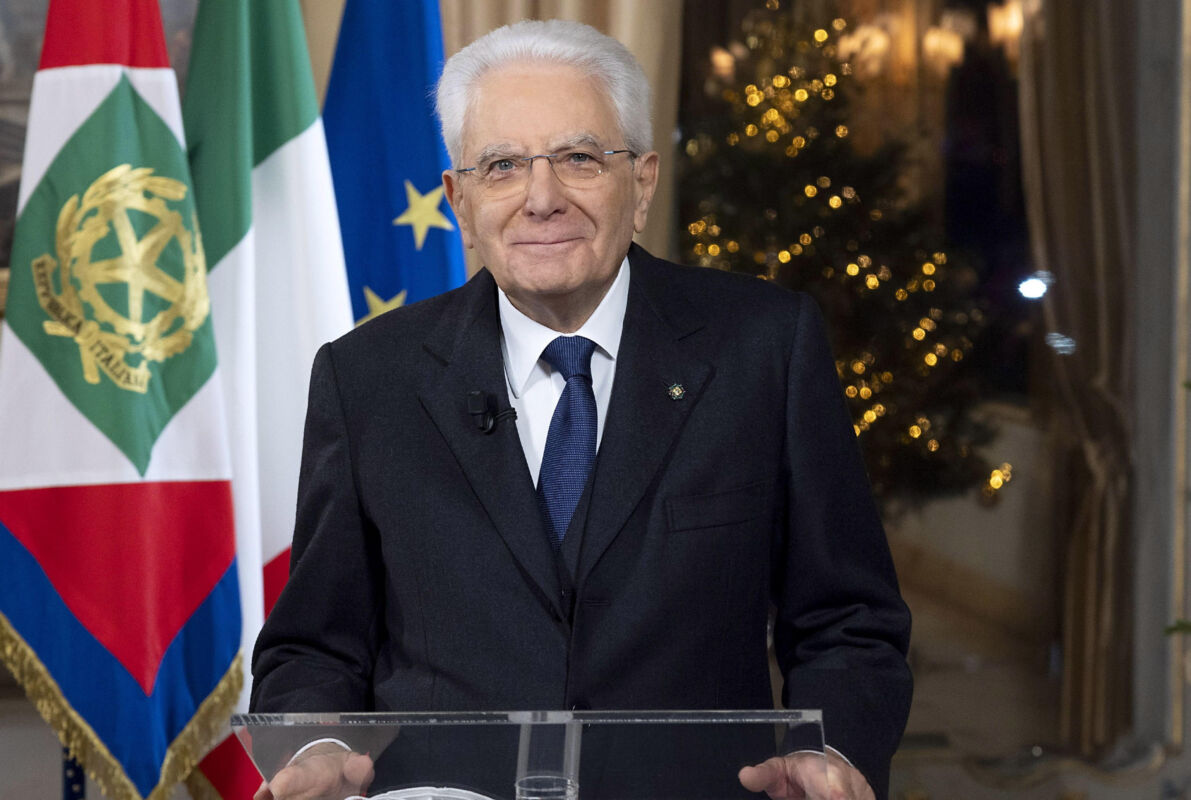 epa10384313 A handout photo made available by the Italian Presidential Press Office shows Italian President, Sergio Mattarella, during his year-end speech to Italians at the Quirinale Palace in Rome, Italy, 31 December 2022.  EPA/ITALIAN PRESIDENTIAL PRESS OFFICE HANDOUT +++ HANDOUT PHOTO TO BE USED SOLELY TO ILLUSTRATE NEWS REPORTING OR COMMENTARY ON THE FACTS OR EVENTS DEPICTED IN THIS IMAGE; NO ARCHIVING; NO LICENSING +++ HANDOUT EDITORIAL USE ONLY/NO SALES/NO ARCHIVES