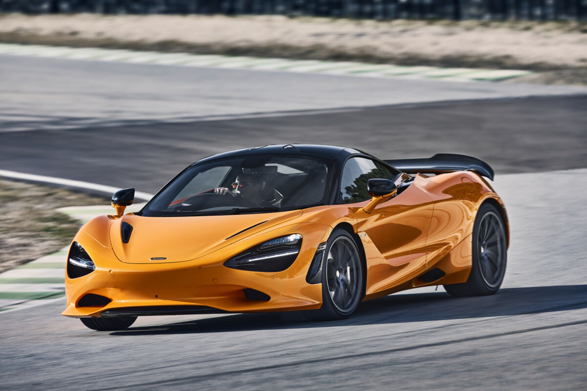 14916-McLaren750SCoup
