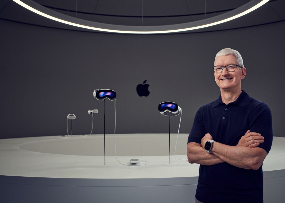 Apple Vision Pro Tim Cook