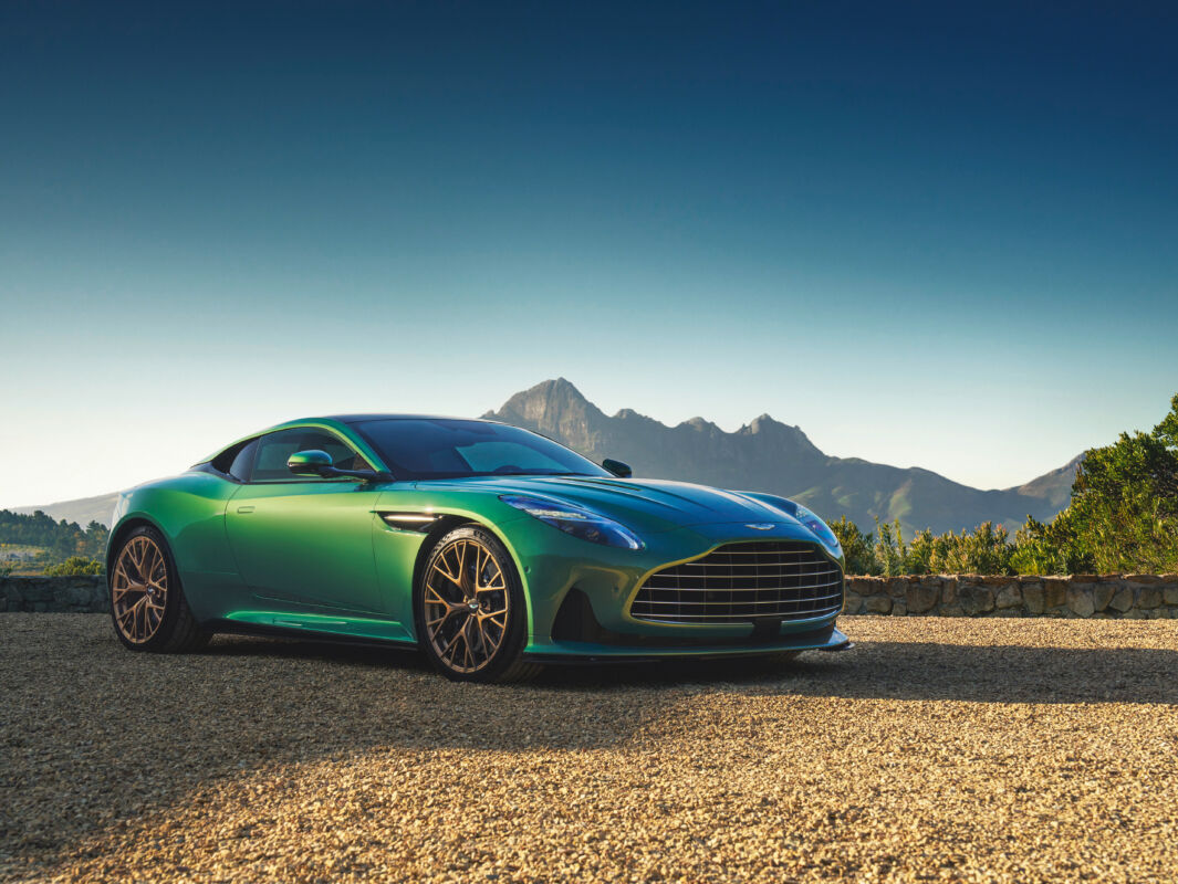 ASTON MARTIN 1