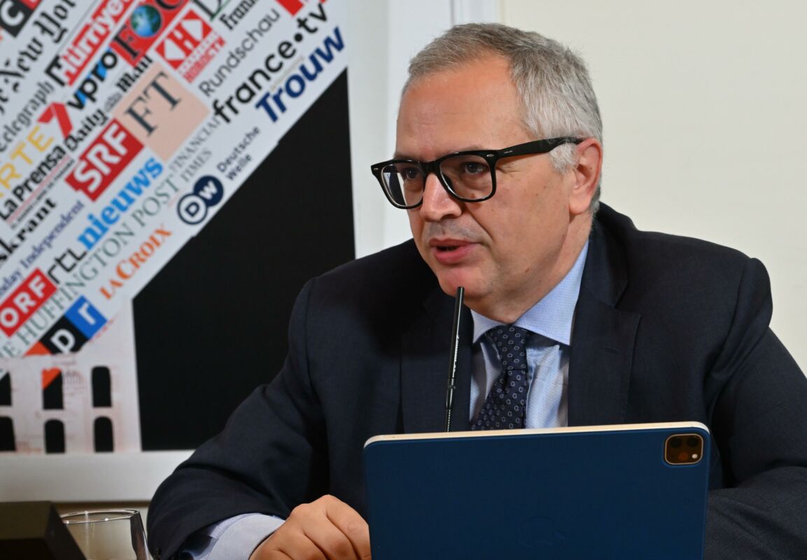 L'intervento del Direttore generale Cinema e audiovisivo del Ministero della Cultura, Nicola Borrelli, all'incontro ''Restate con noi'' Storie, identita' e valori della TV che cambia, nella sede della Stampa Estera a Roma, 24 maggio 2023.   ANSA/MAURIZIO BRAMBATTI