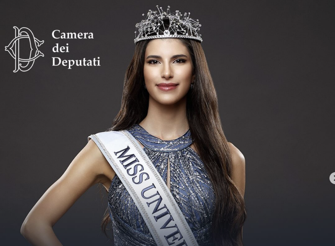 Carmen Panepinto Miss Universo alla camera