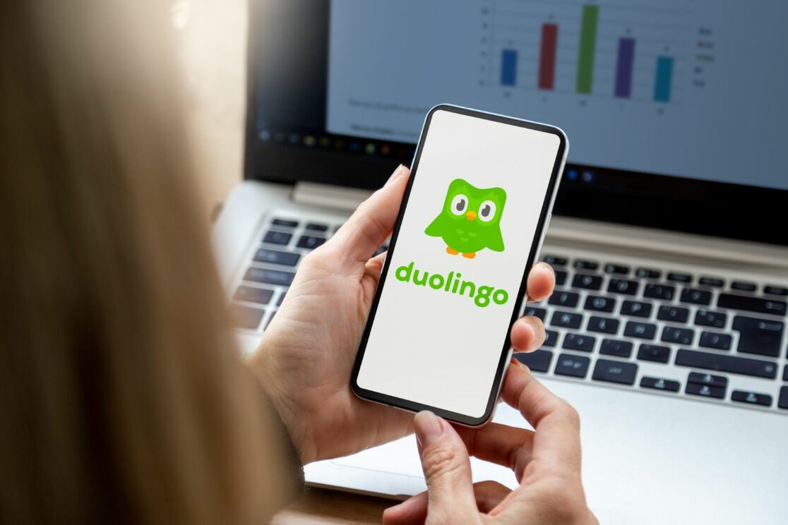 L'app Duolingo con la sua mascotte, il popolare gufo.
