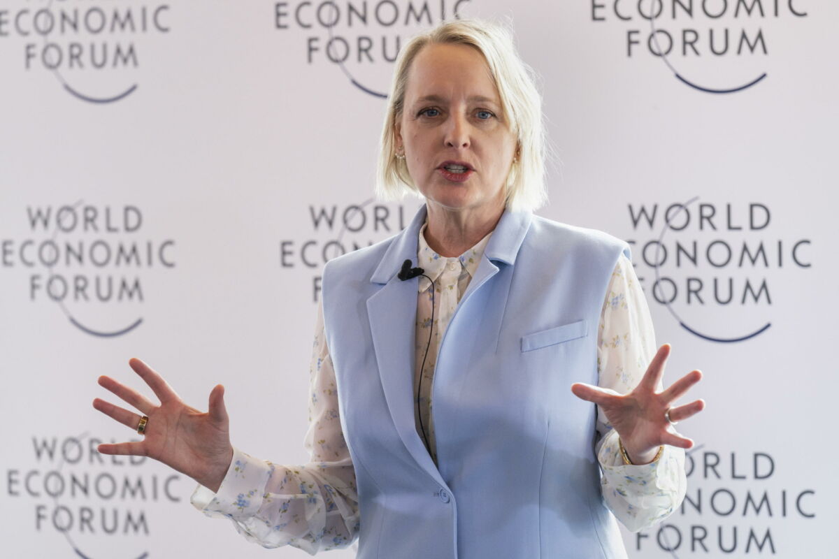tumore Accenture Julie Sweet