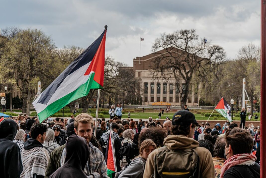 Manifestazione degli studenti in sostegno alla Palestina a Minneapolis.