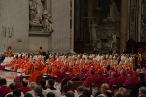 Chi sono i tre candidati italiani per la successione a Papa Francesco.