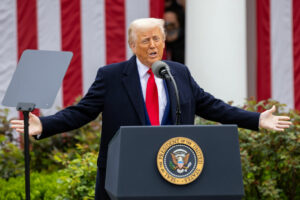 Donald Trump annuncia i dazi presso il Rose Garden della Casa Bianca.