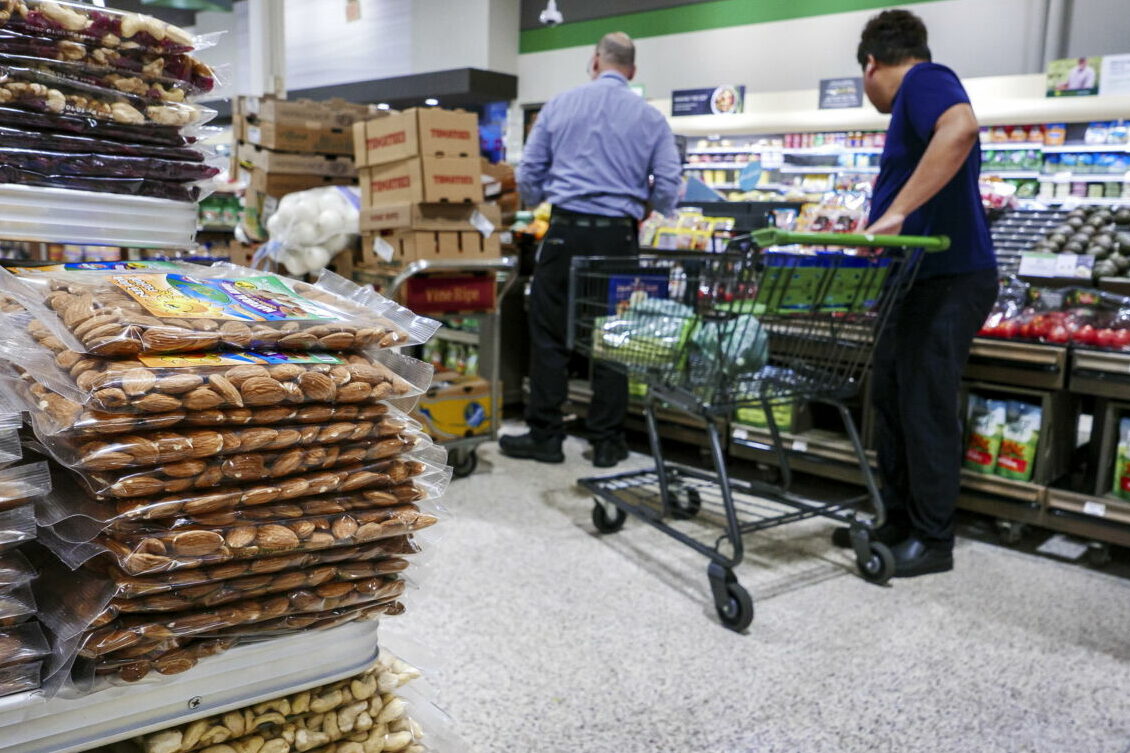 Crisi economica, un quarto degli americani compra beni alimentari col sistema buy now, pay later.