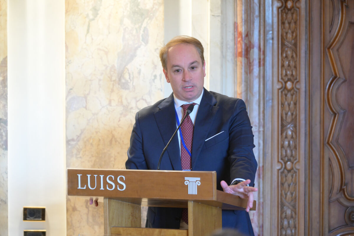 Enzo Peruﬀo è professore Ordinario e Dean della Graduate School alla Luiss Guido Carli, dove dirige anche il Centro di Ricerca ‘Strategic Change Franco Fontana’
e il Teaching & Learning
Innovation Hub dell’ateneo.