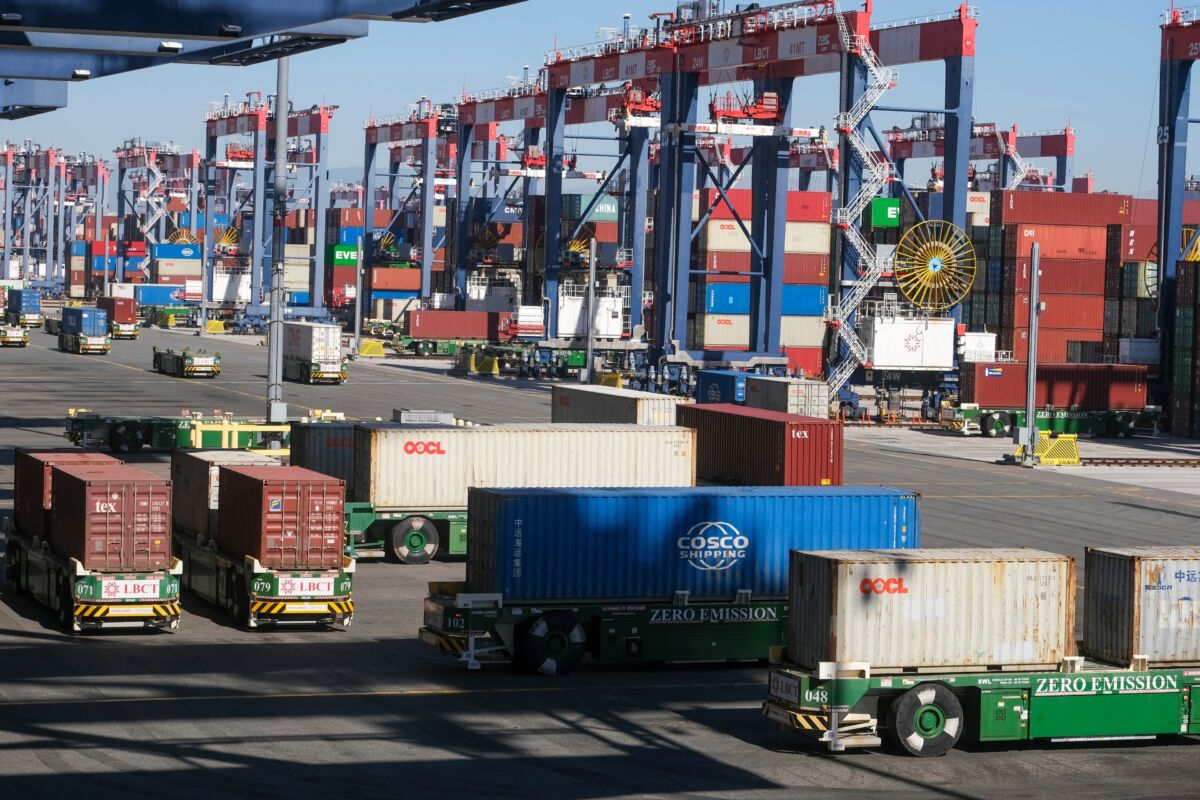 Computer-controlled,Cargo,Cranes,Rapidly,Lift,Containers,From,Ships,To,Zero