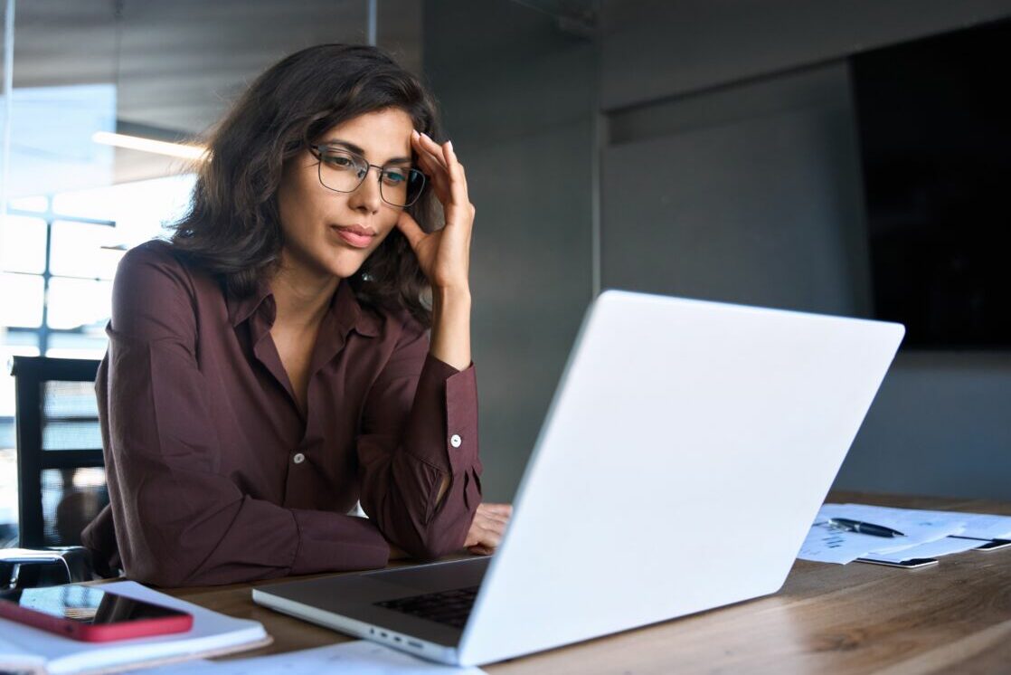 L'AI rischia di sostituire le donne sul posto di lavoro.