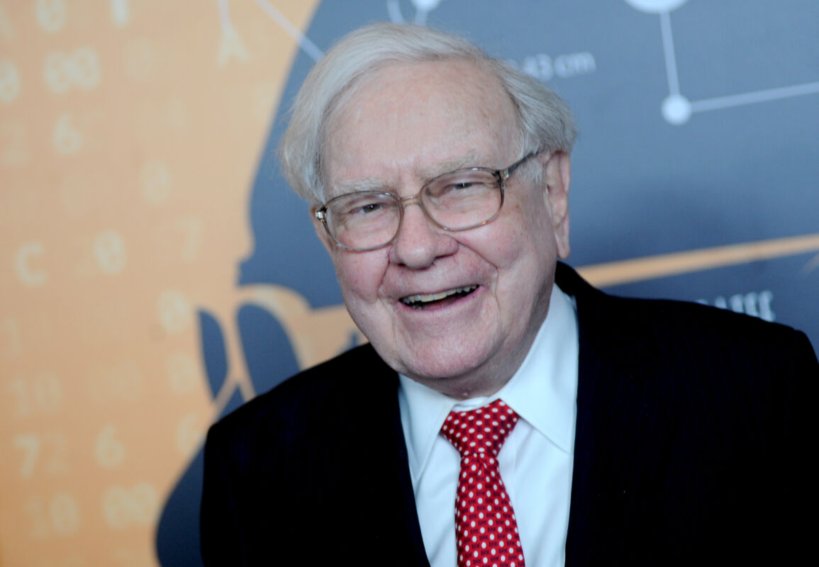 Warren Buffet attends the world premiere of Becoming Warren Buffet (HBO Documentary Films) at the Museum of Modern Art in New York City, NY, USA, on January 19, 2017. Photo by Dennis Van Tine/ABACAPRESS.COM