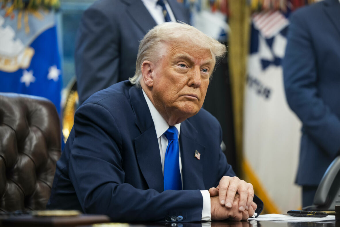 May 5, 2025, Washington, District Of Columbia, USA: United States President Donald J Trump signs a series of executive orders related to health care in the Oval Office of the White House in Washington, DC USA, 05 May 2025. Trump said he would soon make an announcement on health care that would be âmore related to costs, the costs of medicine and drugs. (Credit Image: © Jim Loscalzo - Pool Via Cnp/CNP via ZUMA Press Wire)