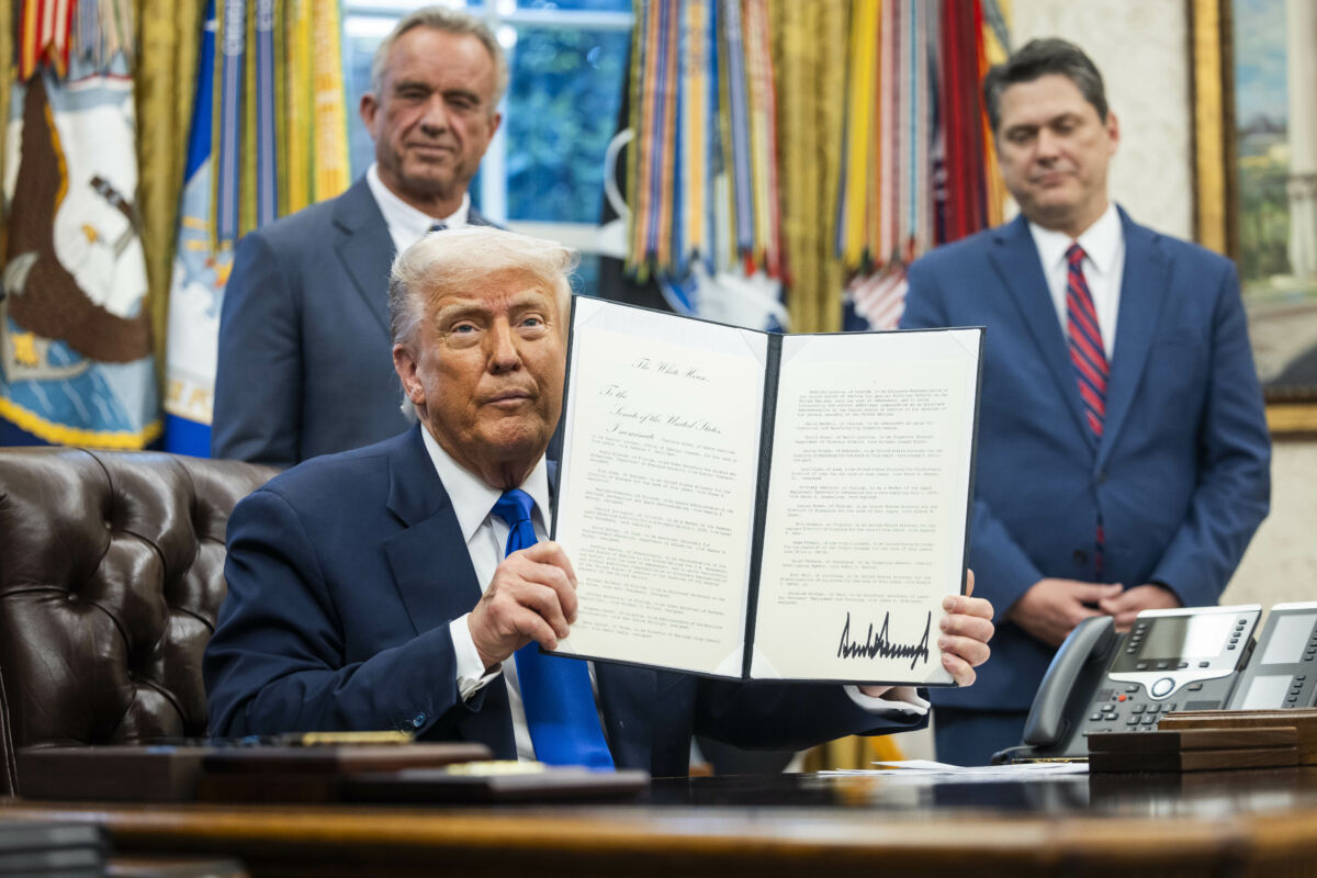 May 5, 2025, Washington, District Of Columbia, USA: United States President Donald J Trump holds up one of a a series of executive orders he signed related to health care in the Oval Office of the White House in Washington, DC USA, 05 May 2025. Trump said he would soon make an announcement on health care that would be âmore related to costs, the costs of medicine and drugs. (Credit Image: © Jim Loscalzo - Pool Via Cnp/CNP via ZUMA Press Wire)