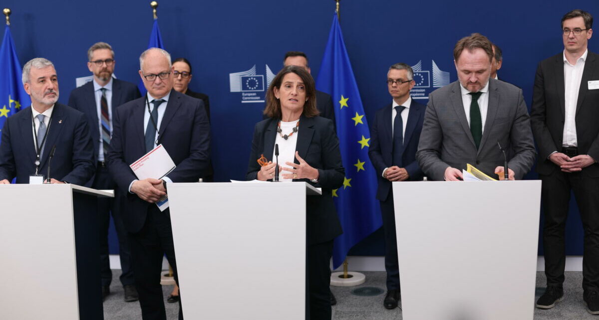 La Commissione europea tiene una conferenza stampa sulla sua iniziativa per l'edilizia popolare