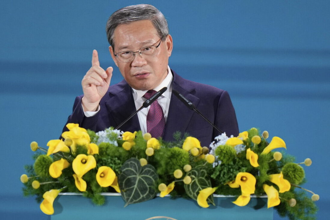 Li Qiang, Primo ministro cinese all'incontro trilaterale con ASEAN e GCC in Malesia.
