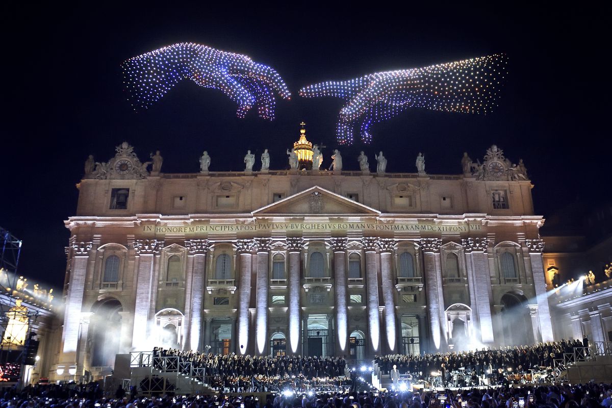 droni in piazza san pietro