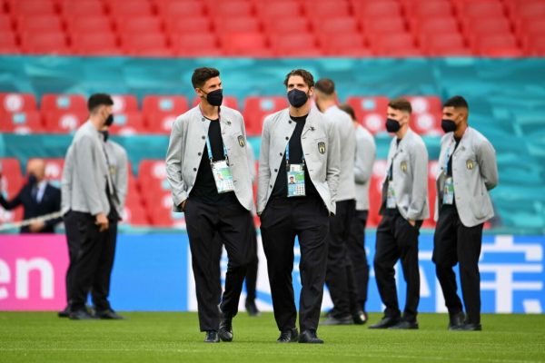 epa09301653 Italian national team soccer players during a walk-about on the Wembley pitch in London, Britain, 25 June 2021. Italy play Austria in a UEFA Euros 2020 Round of 16 soccer match at Wembley Stadium in London, 26 June.  EPA/ANDY RAIN