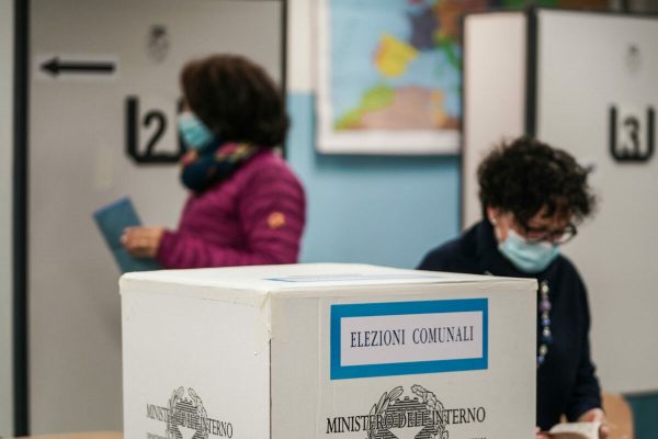 A woman casts her ballot in the municipal election at a polling station  , in Turin, Italy, 17 October 2021. 
ANSA/TINO ROMANO