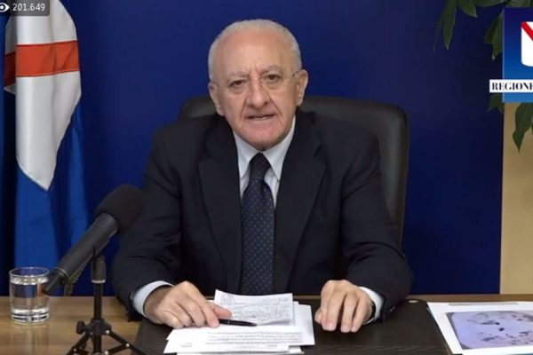 Un frame tratto dalla diretta Facebook del presidente della Regione Campania, Vincenzo De Luca, Napoli, 23 Ottobre 2020. FACEBOOK