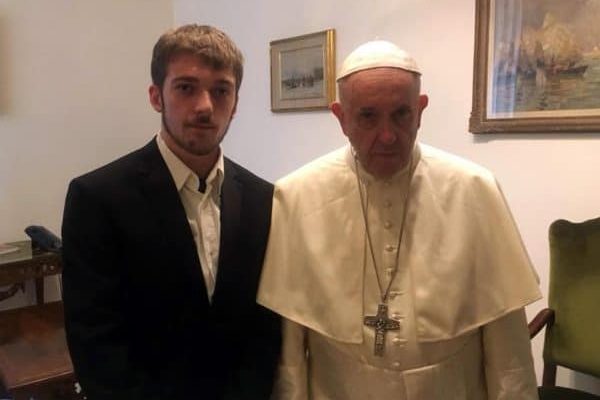 Thomas Evans padre del piccolo Alfie ha incontrato il papa Francesco , Città del Vaticano ,18 aprile 2018 ANSA/ FACEBOOK SAVE ALFIE EVANS +++ ATTENZIONE LA FOTO NON PUO' ESSERE PUBBLICATA O RIPRODOTTA SENZA L'AUTORIZZAZIONE DELLA FONTE DI ORIGINE CUI SI RINVIA +++