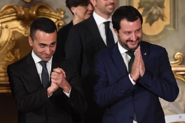 I due vice premier Luigi Di Maio (ministro del Lavoro) e Matteo Salvini (ministro dell'Interno - D) durante il giuramento del Governo al Quirinale, Roma, 1 giugno 2018. ANSA/ALESSANDRO DI MEO