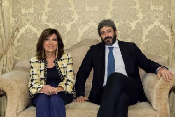 La presidente del Senato Elisabetta Alberti Casellati e il presidente della Camera Roberto Fico in occasione del colloquio a palazzo Giustiniani dopo la conferenza sul bando di selezione delle candidature per la carica di presidente dell'Antitrust, 4 ottobre 2018. 
TWITTER CASELLATI 
+++ATTENZIONE LA FOTO NON PUO' ESSERE PUBBLICATA O RIPRODOTTA SENZA L'AUTORIZZAZIONE DELLA FONTE DI ORIGINE CUI SI RINVIA+++ ++HO - NO SALES EDITORIAL USE ONLY++