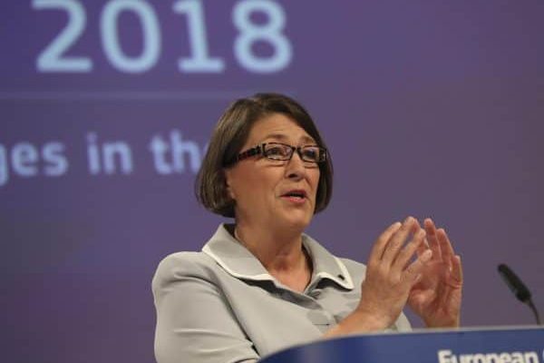 epa07019161 European Commissioner in charge of transport Violeta Bulc give a press conference on seasonal clock changes proposal in Brussels, Belgium, 14 September 2018. The EU Commission proposed on 12 September to end seasonal clock changes in Europe in 2019, with Member States free to decide once and for all whether they want to permanently apply summer or wintertime.  EPA/OLIVIER HOSLET