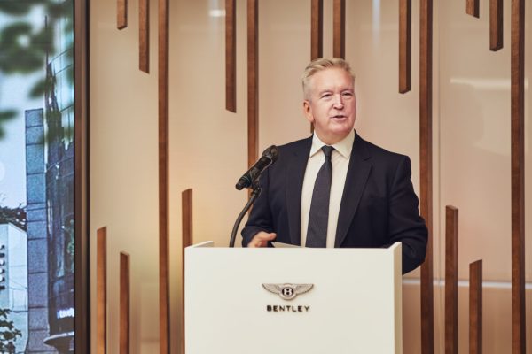 Adrian Hallmark, ceo di Bentley Motors, Fortune