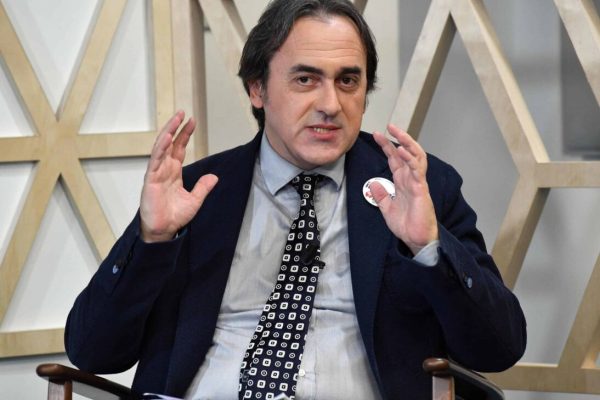 Il coordinatore della Federazione Nazionale dei Verdi e candidato nella lista 'Insieme' Angelo Bonelli durante il Forum Live Facebook-ANSA nella sede di Facebook a Milano, 12 febbraio 2018. ANSA/DANIEL DAL ZENNARO