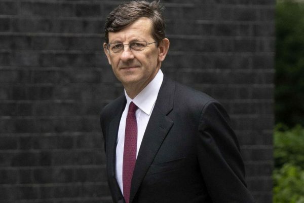 epa06773472 Vittorio Colao, CEO of the Vodafone Group arrives for a meeting of the European Round Table of Industrialists, in Downing Street, Central London, Britain, 30 May 2018.  EPA/WILL OLIVER