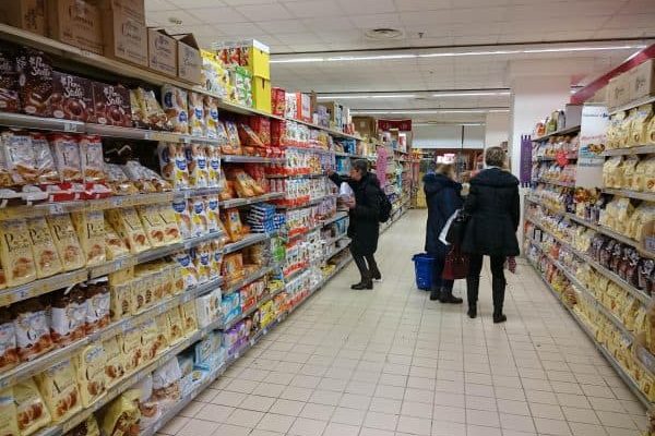 Una veduta dell'interno di un supermercato a Roma, 5 gennaio 2017. ANSA/GIORGIO ONORATI