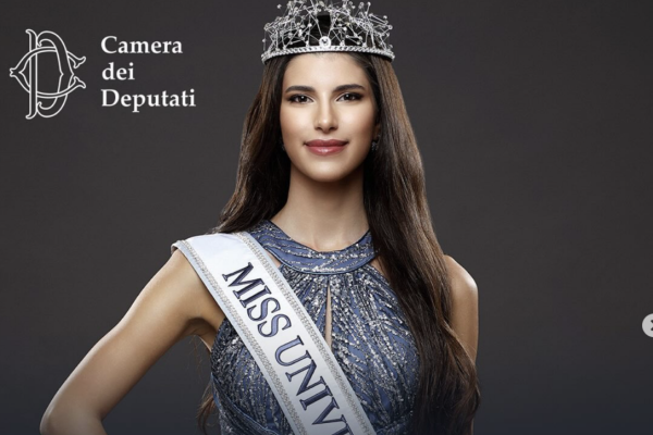 Carmen Panepinto Miss Universo alla camera