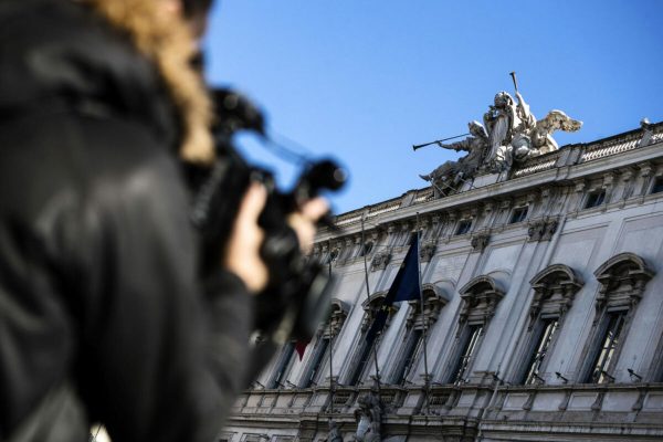 Il palazzo della Consulta, durante la Camera di consiglio della Corte costituzionale sul referendum elettorale voluto dalla Lega, Roma, 15 gennaio 2020. ANSA/ANGELO CARCONI