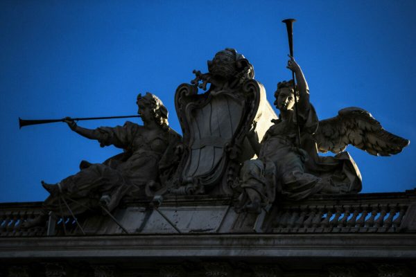 Il palazzo della Consulta, durante l'attesa per il pronunciamento della Corte Costituzionale sull'ammissibilità del referendum promosso dalla Lega sulla legge elettorale, Roma, 16 gennaio 2020. ANSA/ANGELO CARCONI