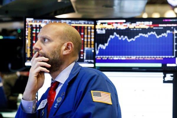 epa06821153 A trader works on the floor of the New York Stock Exchange as markets react to worries of a trade war between the United States and China in New York, New York, USA, on 19 June 2018. The Dow Jones industrial average dropped over 300 points at the start of the trading day.  EPA/JUSTIN LANE