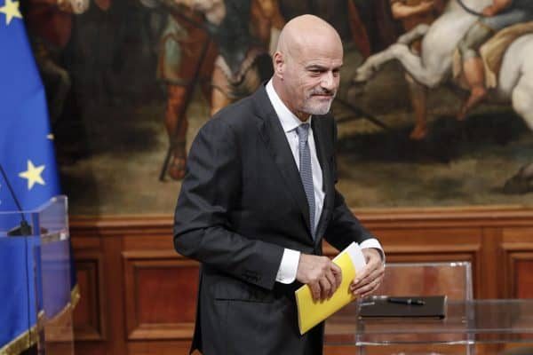 L'amministratore delegato Eni Claudio Descalzi durante la cerimonia di firma del memorandum Eni-Fca a Palazzo Chigi. 
Roma, 21 novembre 2017. ANSA/GIUSEPPE LAMI