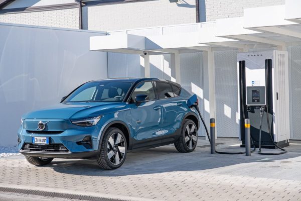 Elettrificazione Volvo e stazioni di ricarica ultrafast Powerstop