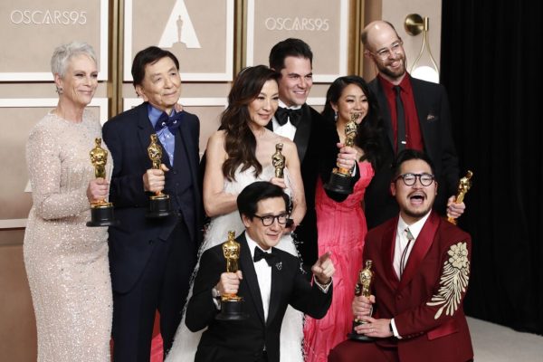 epa10519396 (L-R) Jamie Lee Curtis with her Oscar for Best Supporting Actress, James Hong, Michelle Yeoh with her Oscar for Best Actress, Jonathan Wang with his Oscar for Best Picture, Stephanie Hsu, Daniel Scheinert with his Oscar for Best Director and in the front row and Ke Huy Quan with his Oscar for Best Supporting Actor and Daniel Kwan with his Oscar for Best Director all for 'Everything Everywhere All at Once' in the press room during the 95th annual Academy Awards ceremony at the Dolby Theatre in Hollywood, Los Angeles, California, USA, 12 March 2023. The Oscars are presented for outstanding individual or collective efforts in filmmaking in 24 categories.  EPA/CAROLINE BREHMAN