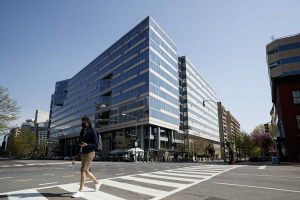 (210727) -- WASHINGTON, July 27, 2021 (Xinhua) -- Photo taken on April 6, 2021 shows an exterior view of the International Monetary Fund (IMF) headquarters in Washington, D.C., the United States.
  TO GO WITH XINHUA HEADLINES OF JULY 27, 2021 (Photo by Ting Shen/Xinhua)